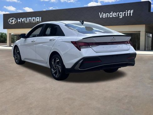 Used 2025 Hyundai Elantra Sport FWD image 10
