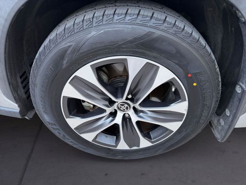Used 2023 Toyota Highlander XLE image 14