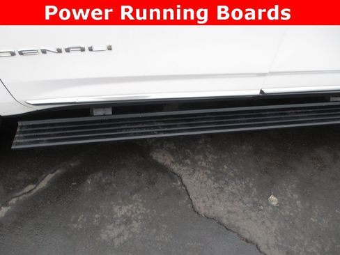 Used 2021 GMC Yukon XL Denali w/ Denali Premium Package image 13