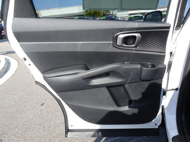 Used 2023 Kia Sorento LX FWD image 15
