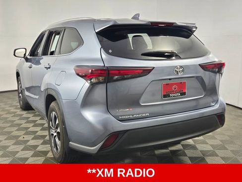 Used 2024 Toyota Highlander XLE image 6