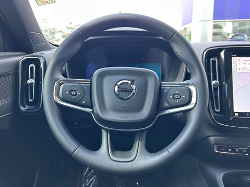 Used 2025 Volvo EX40 Core image 19
