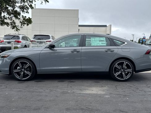 Used 2025 Honda Accord Sport image 8