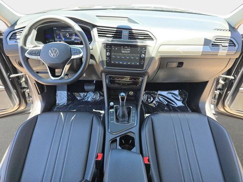 Used 2022 Volkswagen Tiguan SE FWD image 10