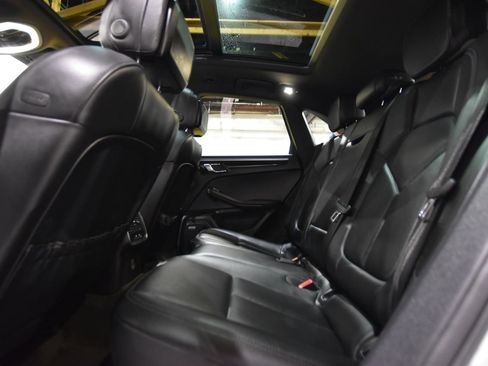 Used 2018 Porsche Macan image 45