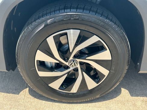 Used 2025 Volkswagen Tiguan S image 19