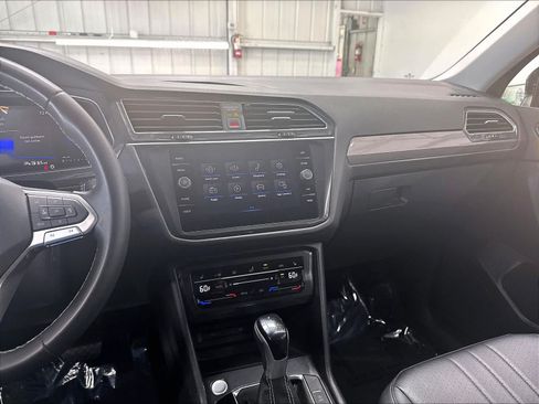 Used 2023 Volkswagen Tiguan SE FWD image 12