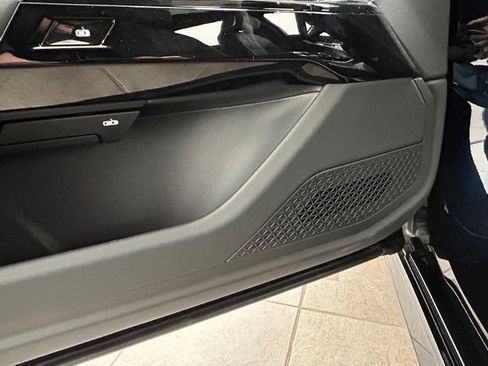 Used 2025 BMW 760i xDrive w/ Executive Package image 30