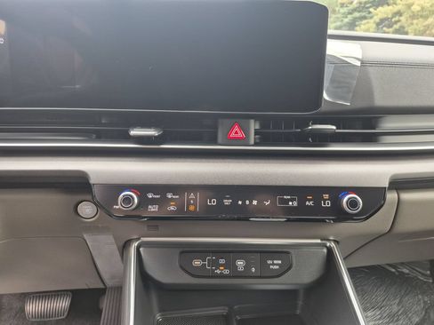 New 2026 Kia Carnival EX FWD image 8