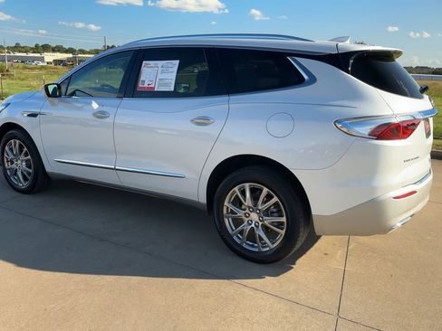 Used 2022 Buick Enclave Premium w/ Surround and Sites Package image 6