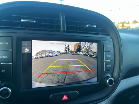 Used 2025 Kia Soul LX w/ LX Technology Package image 24