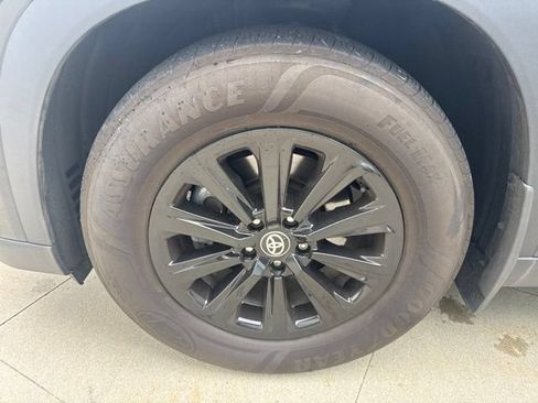 Used 2024 Toyota Grand Highlander AWD image 12