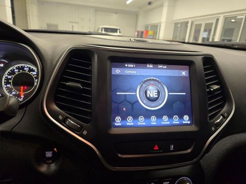 Used 2022 Jeep Cherokee Latitude Lux FWD image 23