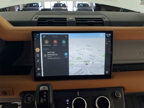 Used 2024 Land Rover Defender 110 SE image 8