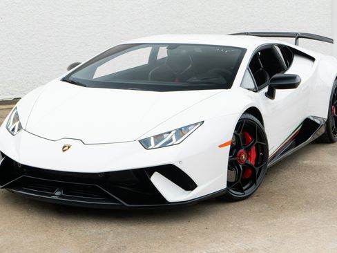 Used 2018 Lamborghini Huracan Performante AWD/4WD image 16