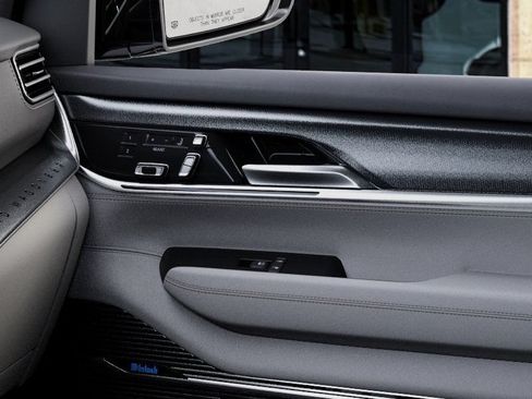 New 2026 Jeep Grand Wagoneer Summit AWD/4WD image 25