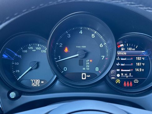 Used 2025 Porsche Macan image 32