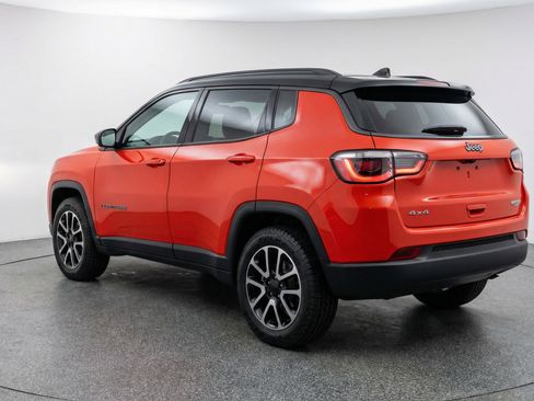 Used 2025 Jeep Compass Trailhawk AWD/4WD image 6