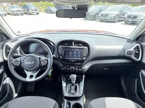 Used 2024 Kia Soul LX w/ Option Group 015 FWD image 16