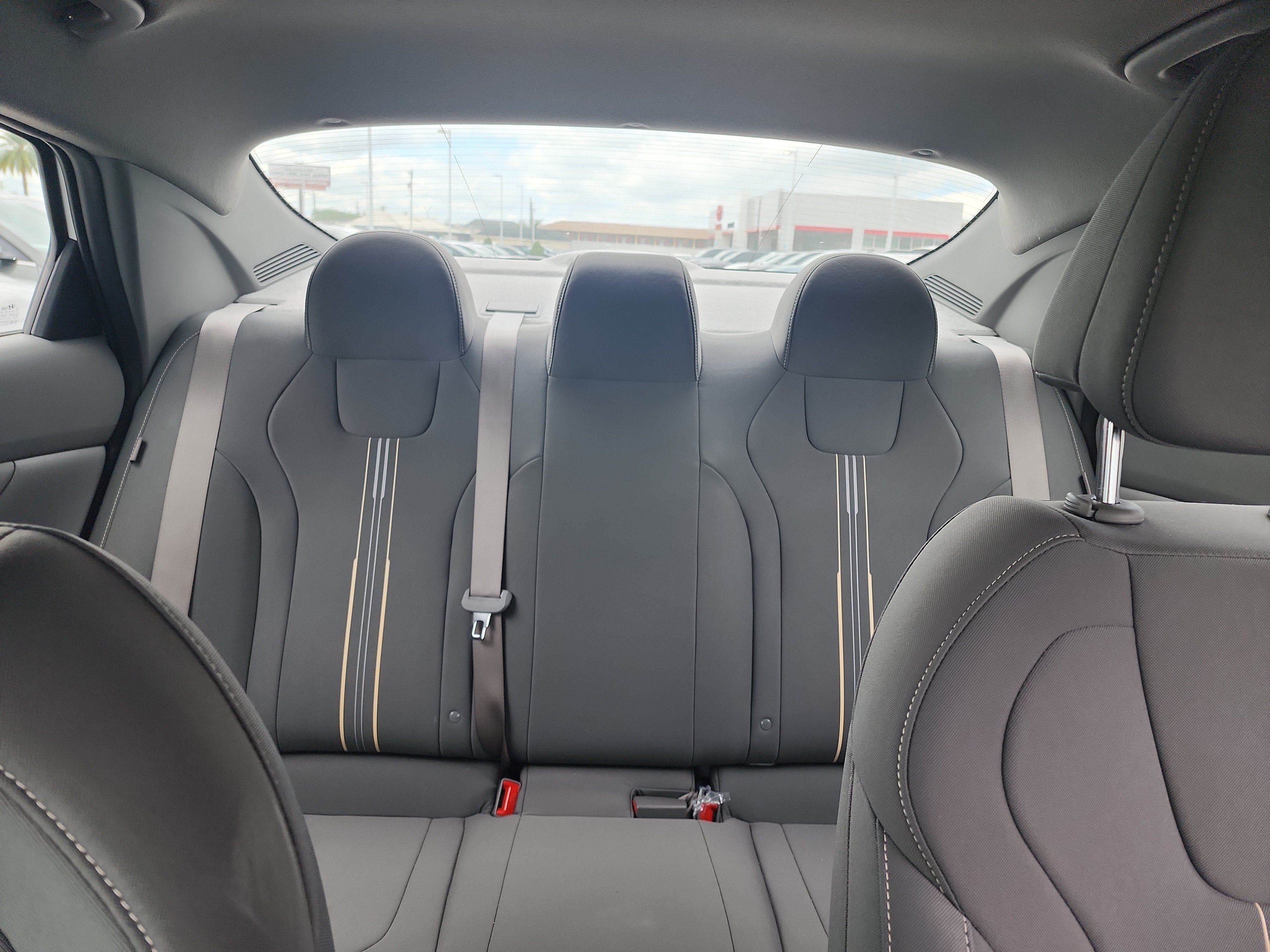 Used 2025 Hyundai Elantra Sport FWD image 19