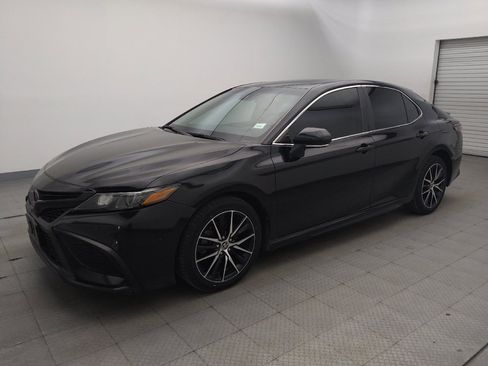 Used 2022 Toyota Camry SE FWD image 2
