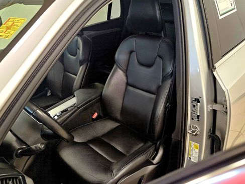 Used 2021 Volvo XC90 T5 Momentum image 37