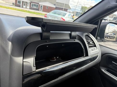 Used 2015 Chrysler Town & Country S FWD image 25