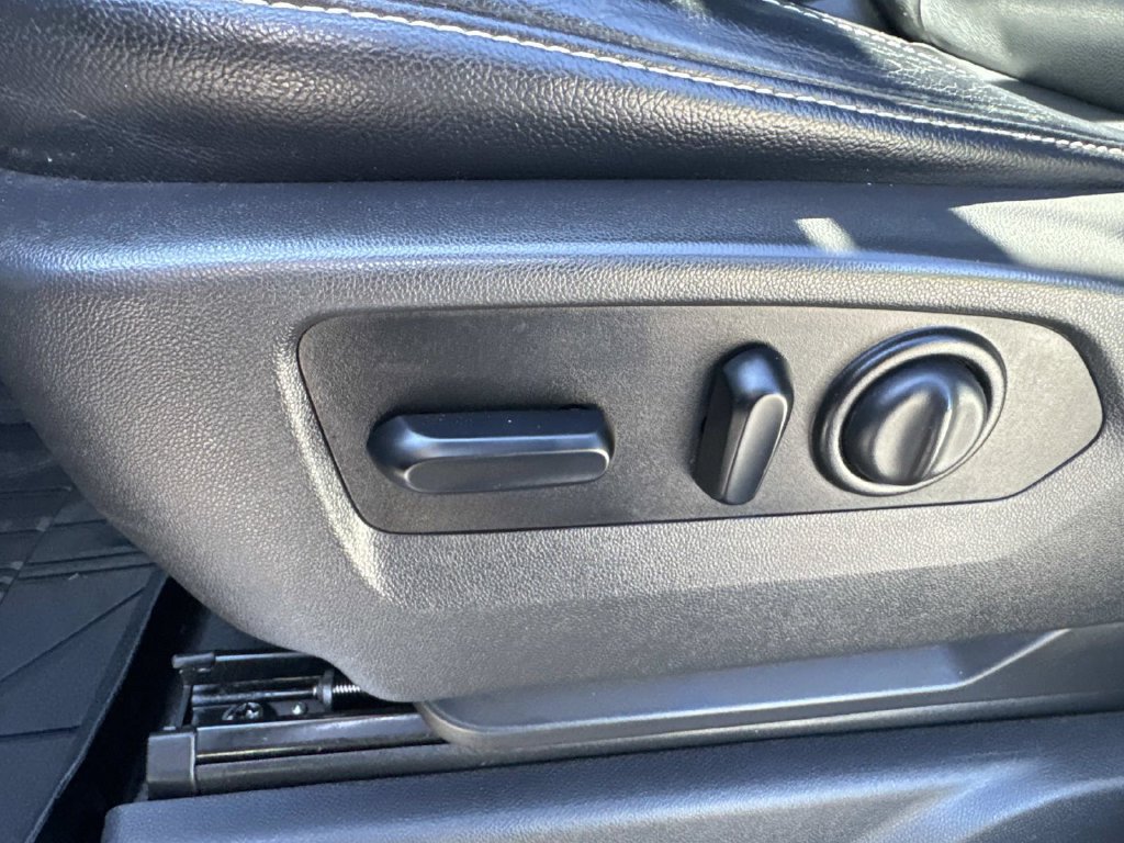 Used 2019 Chevrolet Silverado 1500 RST w/ All-Star Edition AWD/4WD image 43