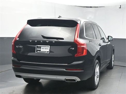 Used 2021 Volvo XC90 T5 Momentum w/ Climate Package image 7