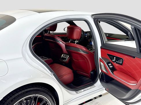 Used 2025 Mercedes-Benz S 63 AMG S image 30