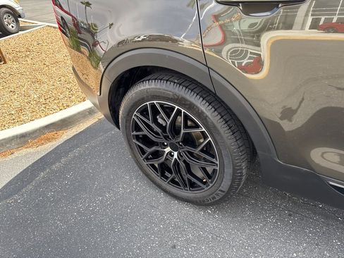 Used 2022 Kia Telluride EX w/ EX Premium Package image 21