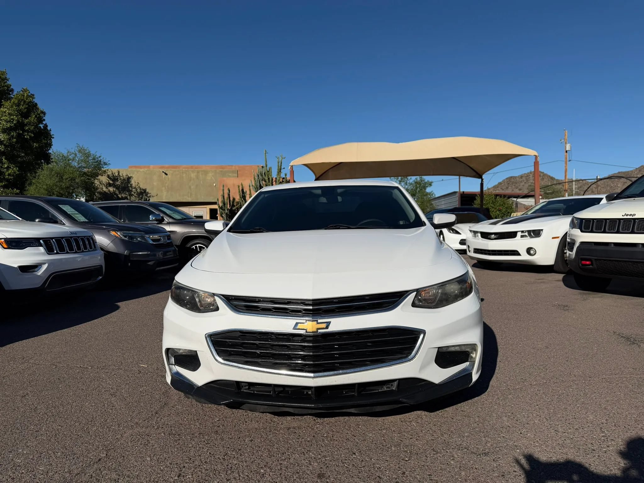 Used 2017 Chevrolet Malibu LT FWD image 2