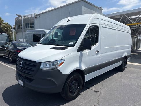 Used 2025 Mercedes-Benz Sprinter 2500 image 1