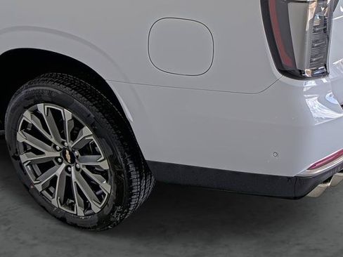 New 2026 Chevrolet Suburban High Country w/ Sun And Tow Package AWD/4WD image 9