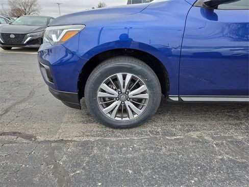 Used 2019 Nissan Pathfinder SV image 38