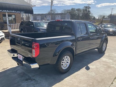 Used 2019 Nissan Frontier SV image 3