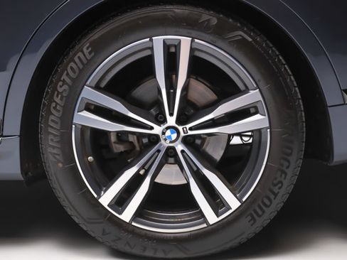Used 2021 BMW X7 xDrive40i w/ M Sport Package AWD/4WD image 40