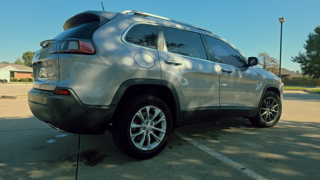 Used 2019 Jeep Cherokee Latitude w/ Popular Appearance Group FWD image 11