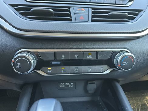 Used 2025 Nissan Altima 2.5 SR FWD image 18