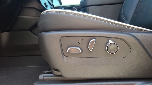 Certified 2025 GMC Yukon AT4 Ultimate AWD/4WD image 14