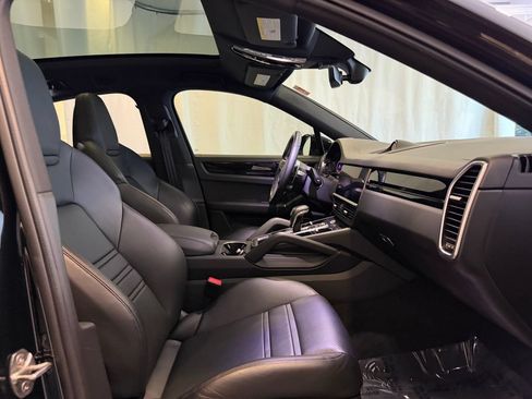 Certified 2021 Porsche Cayenne Coupe AWD/4WD image 16