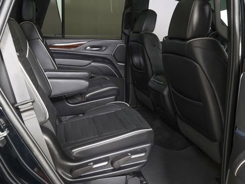 Used 2022 Cadillac Escalade Premium Luxury AWD/4WD image 9