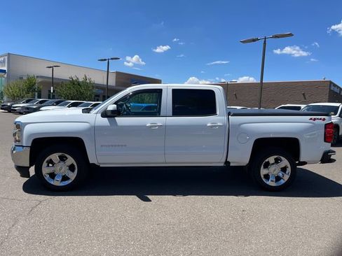 Used 2018 Chevrolet Silverado 1500 LT w/ LT Eassist Package AWD/4WD image 8