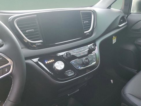 New 2026 Chrysler Voyager LX image 25