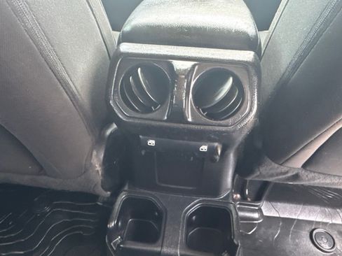 Used 2020 Jeep Wrangler Unlimited Sport S AWD/4WD image 32