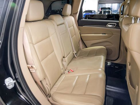 Used 2017 Jeep Grand Cherokee Limited image 35