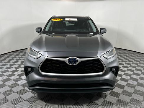 Certified 2021 Toyota Highlander XLE image 2
