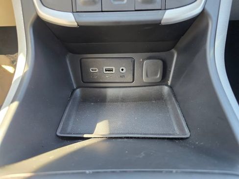 Used 2024 GMC Terrain SLE FWD image 21