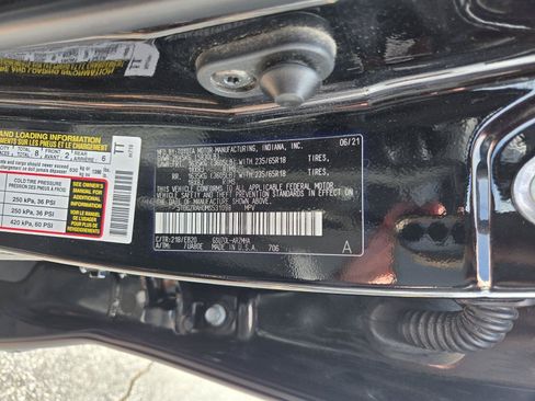 Used 2021 Toyota Highlander XLE FWD image 29