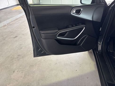 Used 2025 Kia Soul LX w/ LX Technology Package image 26